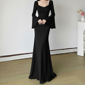 Robe longue élégante et sexy à col carré, manches longues cloche, couleur unie, coupe amincissante, style sombre - Product Image 2