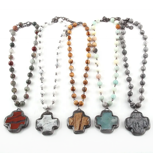 <span class=keywords><strong>Collana</strong></span> Girocollo da Donna alla Moda con Ciondolo a Croce Solider, Catena a <span class=keywords><strong>Rosario</strong></span> Nera e Gemma Naturale di Howlite Bianca, Gioielli Etnici Personalizzabili - Product Image 1