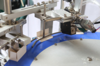Machine d'emballage automatique verticale pour petites bouteilles, tubes, boîtes en carton, cartonneuse