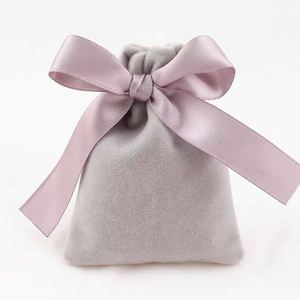 Sac à cordon en tissu velours personnalisable pour bijoux, lunettes, objets anciens avec option de logo - Product Image 1