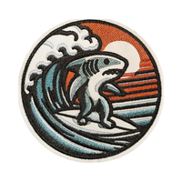 Patchs brodés requin surfeur très demandés - Style badge rond, autocollants décoratifs en tissu pour vêtements