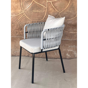 Chaise de salle à manger d'extérieur en corde avec structure métallique et coussin rembourré – Mobilier moderne pour patio, jardin et café – Design contemporain - Product Image 1