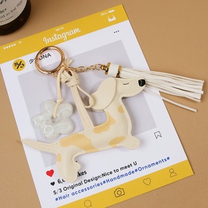 Nuevo 2026 Regalos Navideños para Niños, Accesorios de Moda para Bolsos de Mujer con Diseño de Cachorro, Dijes de Perro Salchicha con Manchas de Cuero PU Suave y Duradero - Product Image 5