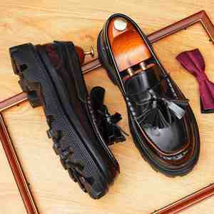 High-quality Designer Leather Shoes English-style Engraved <b>Block</b> Heel Pointed-toe Thick-soled Men's Designer Leather Shoes - Product Image 2