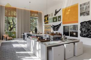 Villa Moderne de Luxe de Style Néo-Classique à Deux Étages avec Façade Courbe et Toit en Carreaux Noirs, Service de Rénovation et de Conception - Product Image 3