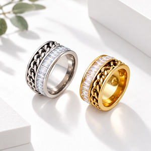 แหวนลายโซ่ สแตนเลสสตีล ชุบทอง 14K แบบสุญญากาศ ประดับเพชรซิร์คอน วงกว้าง พร้อมแถบโซ่และแถบเพชรซิร์คอนทรงบาแกตต์ใส - Product Image 1