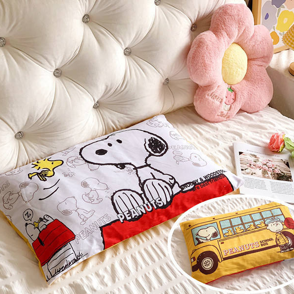 Penjualan terlaris disesuaikan cetakan dekoratif persegi panjang penutup bantal kartun ty-snoopy kamar tidur samping tempat tidur satu sarung bantal penutup inti