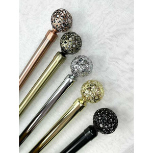 Vente en gros de 12 ensembles de tringles à rideaux en or réglables de 120 à 210cm par boîte avec embouts décoratifs et crochet pour le salon - Product Image 1