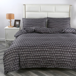 Ensemble de literie de luxe en duvet solide 100% fibre de polyester Kit de quatre pièces pour mariage Comprend des oreillers confortables pour un confort ciblé - Product Image 1