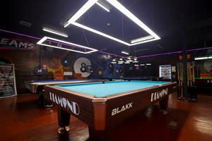 Table de billard BLAKK DIAMOND 9 pieds la plus populaire, table de billard Maxima 8 avec pieds en bois massif et <span class=keywords><strong>feutre</strong></span> CPBA dans le club - Product Image 1