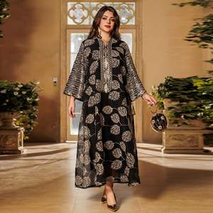 ชุดอาบายะห์ปักลายสีดำสำหรับสตรีมุสลิม พร้อมรายละเอียดสีทอง เหมาะสำหรับโอกาสพิเศษในตะวันออกกลาง เช่น สหรัฐอาหรับเอมิเรตส์และซาอุดีอาระเบีย - Product Image 4