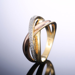 Elegante Anello Minimalista a Tre Tonalità con Design Geometrico, Gioiello da Donna alla Moda per Uso Quotidiano, Regalo Chic - Product Image 4