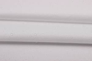 Tissu non tissé composite SSMMS respirant blanc 45 g/m² pour usage médical - Product Image 5