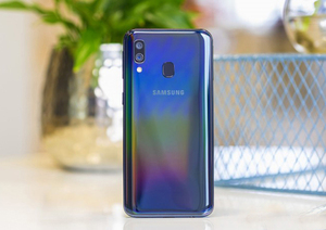 Boîte en gros scellée pour le téléphone d'origine <span class=keywords><strong>Samsung</strong></span> <span class=keywords><strong>Galaxy</strong></span> <span class=keywords><strong>A40</strong></span> A405FN/DS 5.9 pouces Octa Core 4 Go de RAM 64 Go de ROM 16MP 4G LTE 5 pièces - Product Image 4