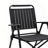 Ensemble de mobilier de patio carré moderne et durable pour l'extérieur, 3 pièces, avec tables et chaises pliantes à structure métallique, idéal pour les cafés et restaurants.