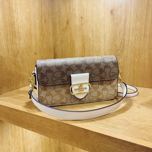 Sac messager vintage pour femme avec rivets géométriques et bandoulière réglable. Matériau PU de haute qualité, portable et durable - Product Image 4