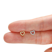 Boucles d'oreilles plates étanches en acier inoxydable 316 Gaby avec zircon pour piercing de cartilage et hélix