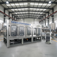 Chaîne de production d'eau minérale en bouteille PET 3-en-1 haute vitesse 12000 BPH (rinçage, remplissage, bouchage) pour usine complète