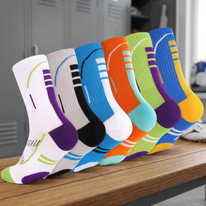 Nouvelles Chaussettes de Sport à Compression Personnalisées Antidérapantes en Tricot Solide avec Impression Numérique pour Football et Soccer, Modèle Standard d'Été - Product Image 2