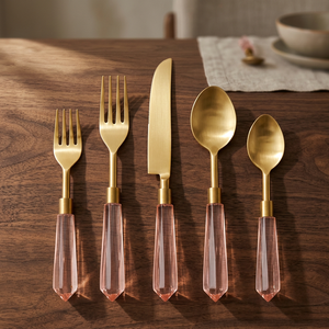 Ensemble de couverts en or brossé écologique avec poignée en lucite rose Couverts élégants pour fêtes, mariages, usage domestique Fournisseur en gros - Product Image 4