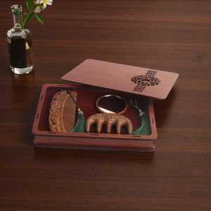 Juego de peine, horquilla, espejo y caja de regalo de madera de sándalo verde grabados a medida; un regalo para tu novia, madre. - Product Image 1