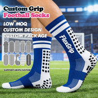 Chaussettes de football FlexGrip personnalisées antidérapantes avec bandes de design respirantes à séchage rapide et semelle antidérapante pour adultes, idéales pour l'entraînement et les équipes de football.