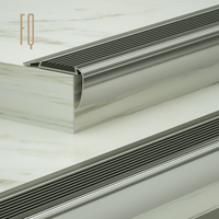 Forme de L PVC Caoutchouc Antidérapant Aluminium Incurvé Bullnose Anti Slip Step Nose Profile Strip Carreaux de Céramique Garniture Métallique Nez d'Escalier
