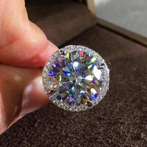 Anello con Design a Otto Cuori e Frecce, Stile Classico per Donne - Product Image 1