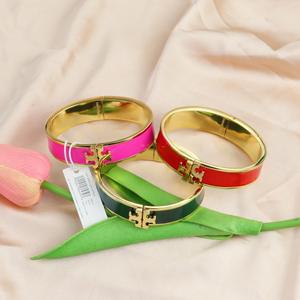 Moda nuovo stile di lusso di lusso squisito Logo TB classico Trendy 18K braccialetti donna - Product Image 4