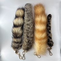 En gros, porte-clés mignon en forme de queue de raton laveur en fourrure, breloque pour sacs et porte-clés, porte-clés de couple pour la décoration de sacs à dos