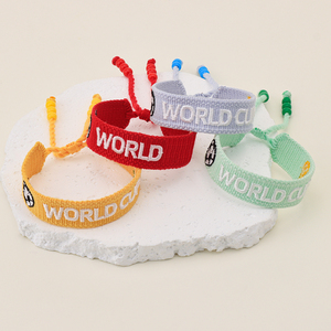 กำไลข้อมือทอผ้าลายโลโก้ฟุตบอลโลกแบบกำหนดเอง กำไลผ้าปักลายส่วนตัวสำหรับแฟนฟุตบอล ของที่ระลึกสำหรับโซนแฟนบอล - Product Image 3