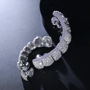 Grillz sur Mesure 8 sur 8 en Moissanite VVS et Argent Sterling 925 avec Mosaïque de Diamants, Joaillerie Fine pour Dents - Product Image 2