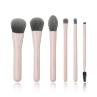 Pinceau de maquillage format poche pour une application beauté nomade, emballage personnalisé, vente en gros e-commerce