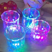 Verre à cocktail lumineux en forme d'ananas en matériau PS, 7 couleurs clignotantes, activé par l'eau, pour bar et fête