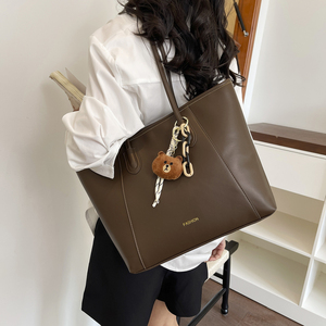 Nouveaux sacs à bandoulière grande capacité avec pendentif petit ours mignon, sacs fourre-tout de haute qualité pour usage quotidien pour femmes - Product Image 5