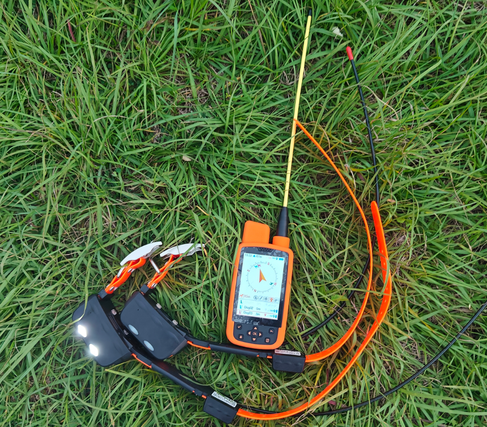 1 appareil portable-2 colliers