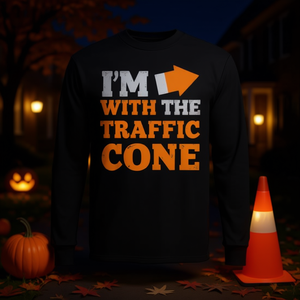 T-shirt à manches longues pour couple Halloween « I'm With The Traffic Cone » - Product Image 3