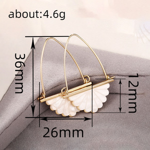 Orecchini a ventaglio in resina con gancio a conchiglia per donna, gioielli eleganti e unici alla moda - Product Image 4