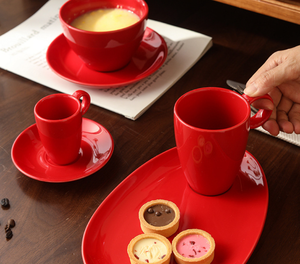 Juego de Taza y Platillo de Porcelana Roja Clásica, Ecológico, Apto para Lavavajillas, Taza de Café Espresso Italiana, Función Latte Art, Personalizable - Product Image 2
