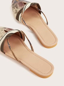 Zapatillas de plataforma china de cuero para mujer, zapatos planos de punta estrecha, venta al por mayor - Product Image 2
