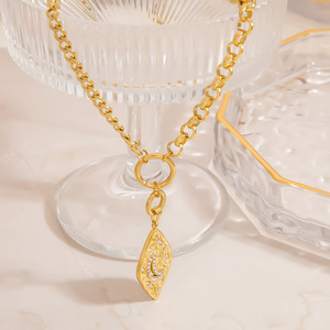 Collar de Acero Inoxidable Serie Océano con Colgante de Doble Pez y Dijes Temáticos de Trébol de Cuatro Hojas, Joyería Multicapa para Mujer - Product Image 2