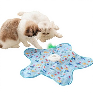 Alfombra <span class=keywords><strong>de</strong></span> Juego Interactiva <span class=keywords><strong>para</strong></span> <span class=keywords><strong>Gatos</strong></span> con Plumas, Juguete Automático con Giro <span class=keywords><strong>de</strong></span> 360 Grados °   Juguete Eléctrico <span class=keywords><strong>para</strong></span> <span class=keywords><strong>Gatos</strong></span> con Movimiento Aleatorio <span class=keywords><strong>para</strong></span> Cazar y Disimular - Product Image 1