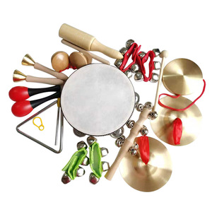 Juego de instrumentos musicales de madera y metal con pandereta, platillos, maracas, castañuelas, campanas y triángulos para niños y principiantes - Product Image 1