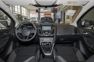 <span class=keywords><strong>Ford</strong></span> <span class=keywords><strong>Focus</strong></span> Classic <span class=keywords><strong>2018</strong></span> 1.6L Manuale Comfort Usata, Auto Compatta 5 Porte 5 Posti Guida a Sinistra Benzina, Standard Euro V Berlina Familiare - Product Image 4