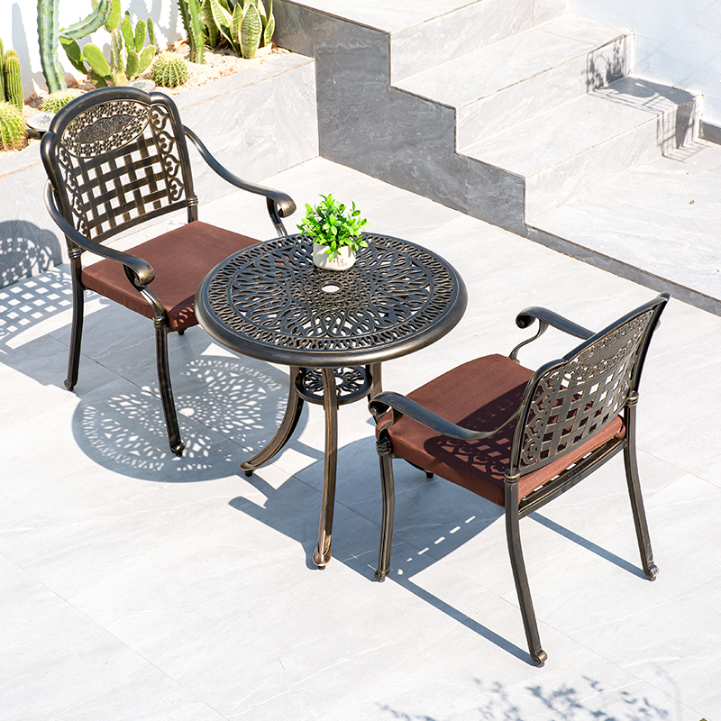 2 chaises + table ronde 70cm