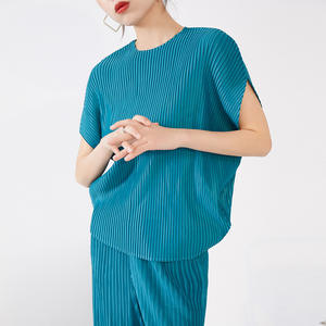 Conjunto de Dos Piezas de Verano PY Ecológico 100% Poliéster para Mujer, Elegante, Texturizado, Plisado, Casual, Holgado, Top y Pantalones Cortos - Product Image 3