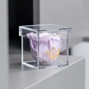 Vente de gros Boîte cadeau personnalisée avec mini rose simple transparente et petite fleur en acrylique conservée pour mariage