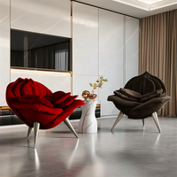 Fauteuil d'appoint en velours à pétales de rose, fauteuil sculptural rouge cramoisi avec pieds métalliques coniques, chaises d'appartement pour salon