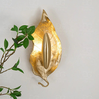 Applique murale en laiton motif feuille, dorée de luxe, design postmoderne, pour villa, chambre et mur d'accentuation