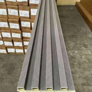 Panneau mural WPC cannelé moderne, imperméable et ignifuge, imitation bois, pour décoration intérieure d'hôtels, salles de bain et chambres. - Product Image 1